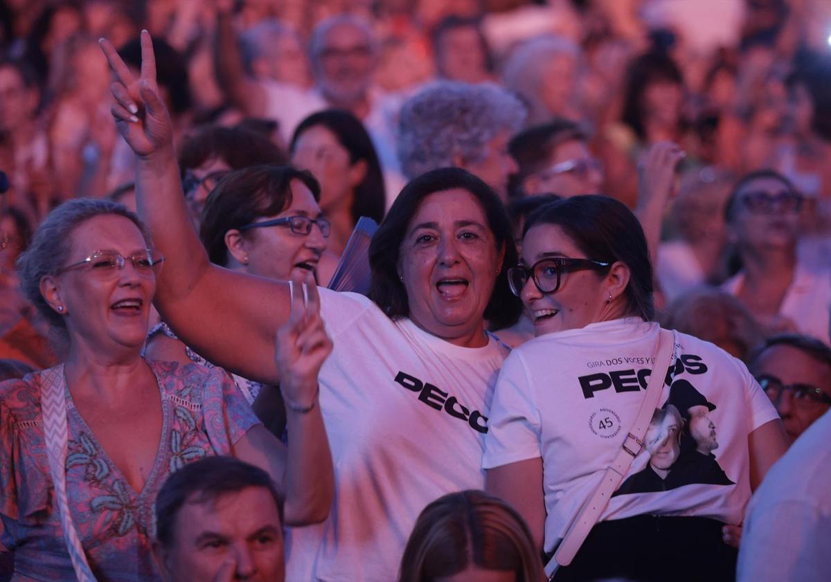 Imagen principal - El fenómeno fan no caduca con Pecos: noche 'revival' en Marenostrum Fuengirola